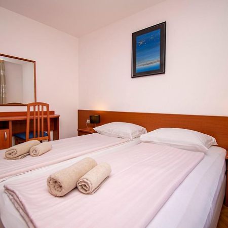 Holiday Apartment 50M From The Beach Pjescana Uvala Dış mekan fotoğraf