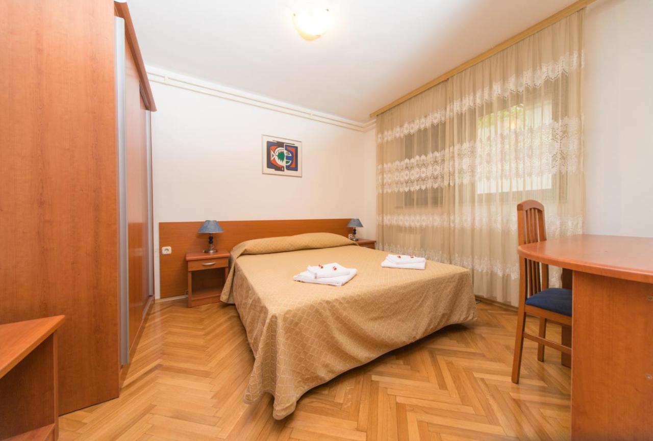 Holiday Apartment 50M From The Beach Pjescana Uvala Dış mekan fotoğraf