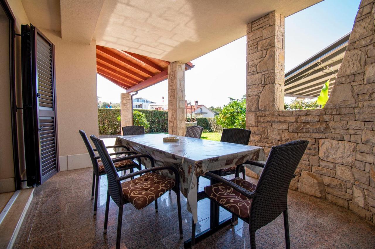 Holiday Apartment 50M From The Beach Pjescana Uvala Dış mekan fotoğraf