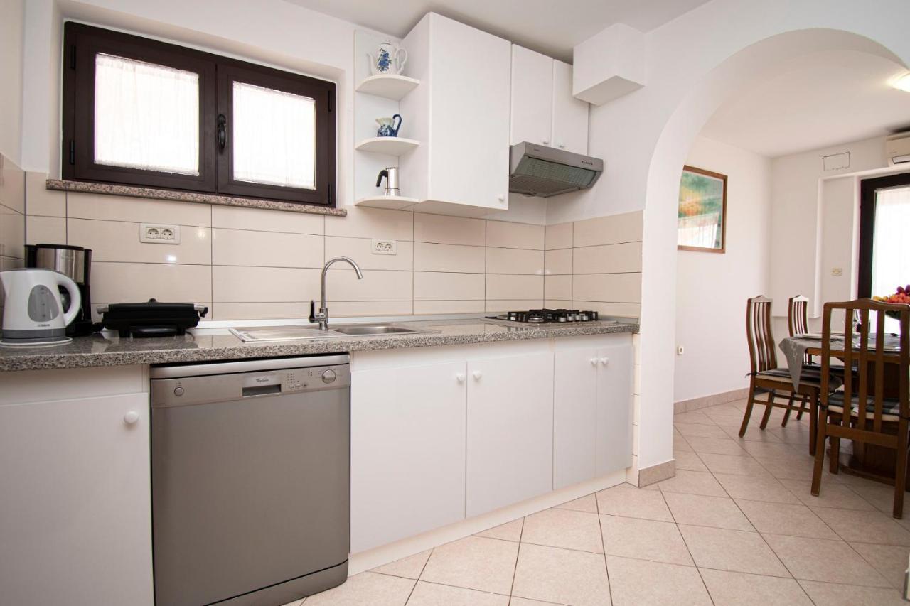 Holiday Apartment 50M From The Beach Pjescana Uvala Dış mekan fotoğraf