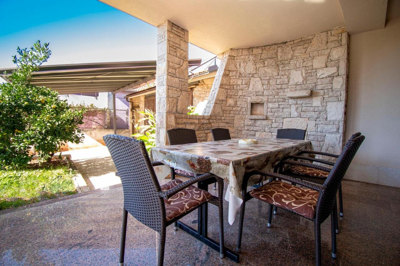 Holiday Apartment 50M From The Beach Pjescana Uvala Dış mekan fotoğraf