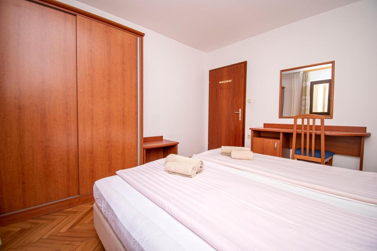Holiday Apartment 50M From The Beach Pjescana Uvala Dış mekan fotoğraf