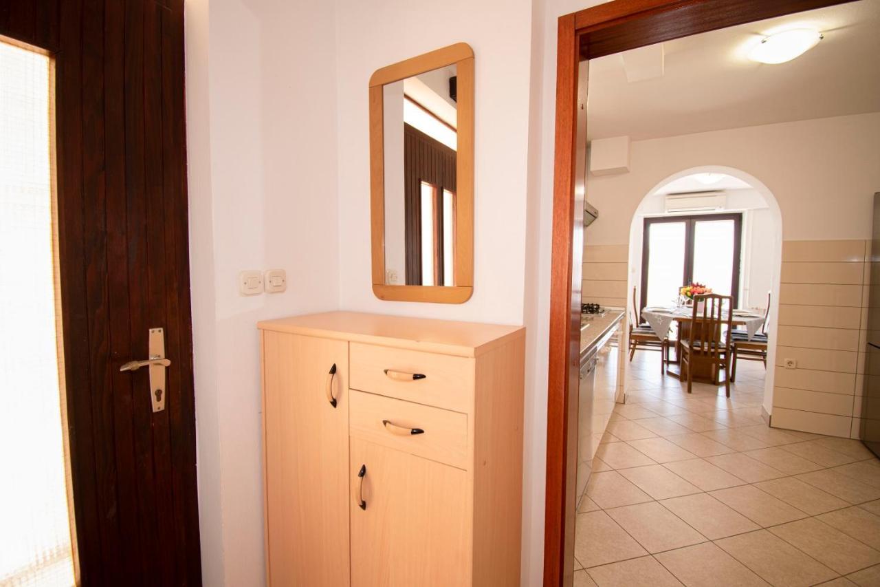 Holiday Apartment 50M From The Beach Pjescana Uvala Dış mekan fotoğraf