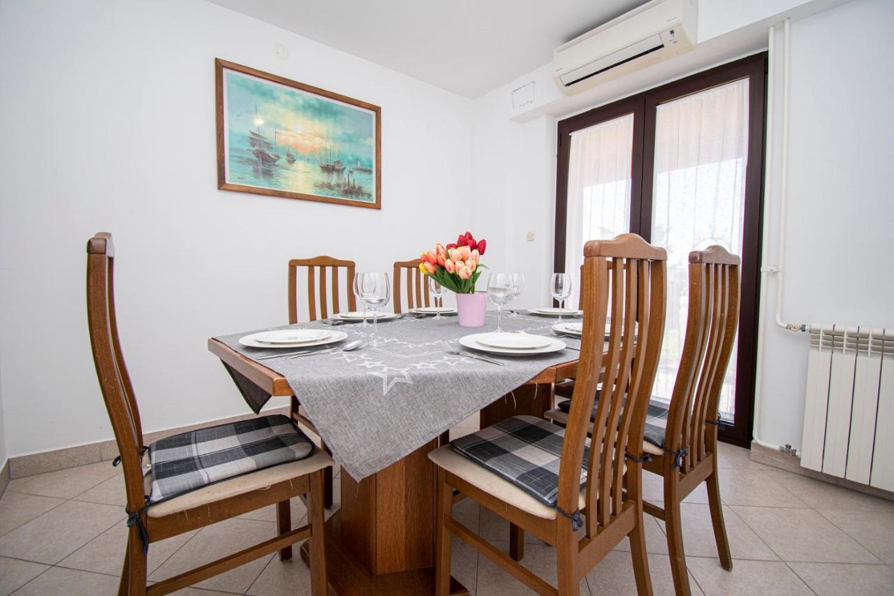 Holiday Apartment 50M From The Beach Pjescana Uvala Dış mekan fotoğraf