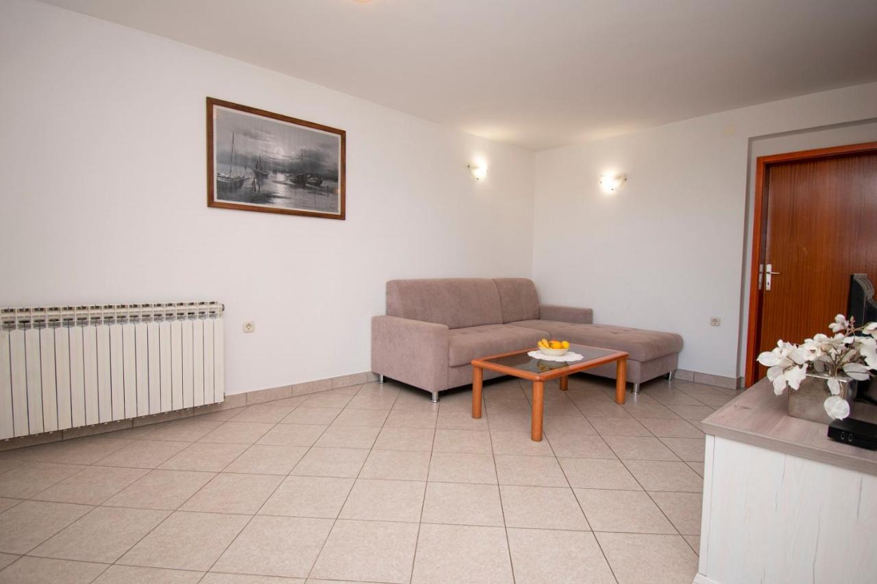 Holiday Apartment 50M From The Beach Pjescana Uvala Dış mekan fotoğraf