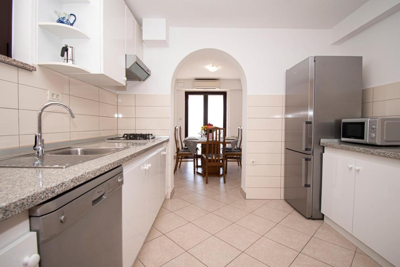 Holiday Apartment 50M From The Beach Pjescana Uvala Dış mekan fotoğraf