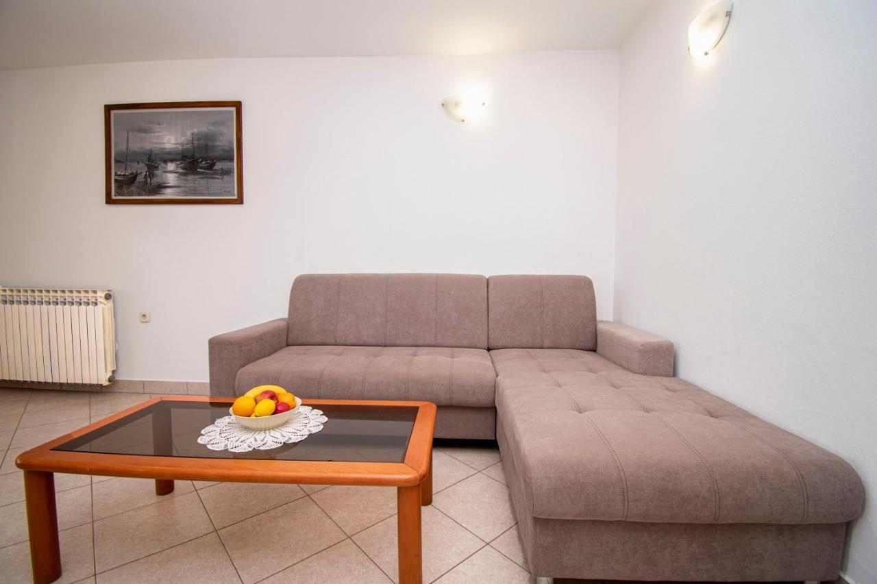 Holiday Apartment 50M From The Beach Pjescana Uvala Dış mekan fotoğraf